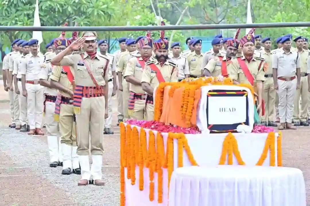 D Akash Rao Martyred ASP Akash Rao: शहीद ASP आकाश राव की अंतिम विदाई, गार्ड ऑफ ऑनर ...